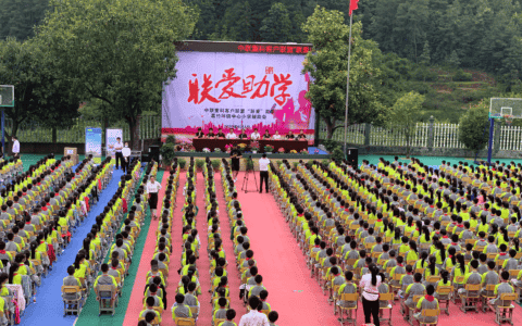 暖心！中联重科客户联盟奔赴三地 开展联爱助学活动共庆儿童节