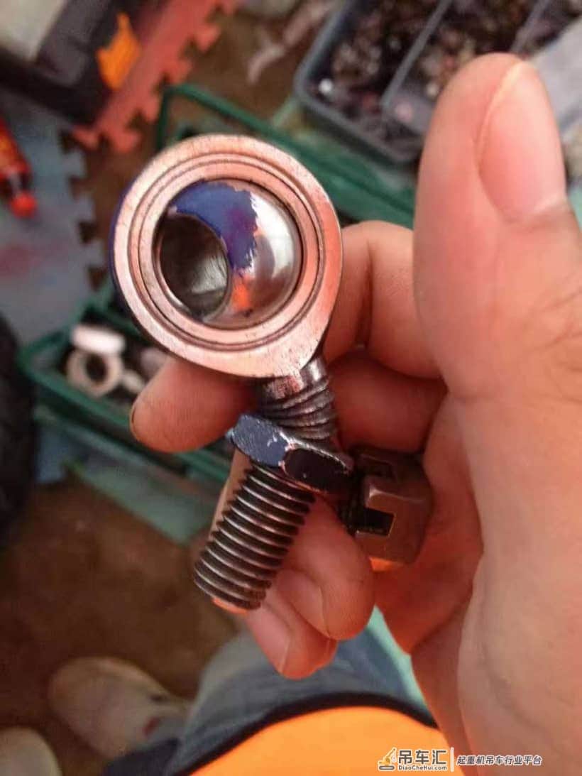 自己能把自己吊起来,吉利豪越是怎么做到的?
