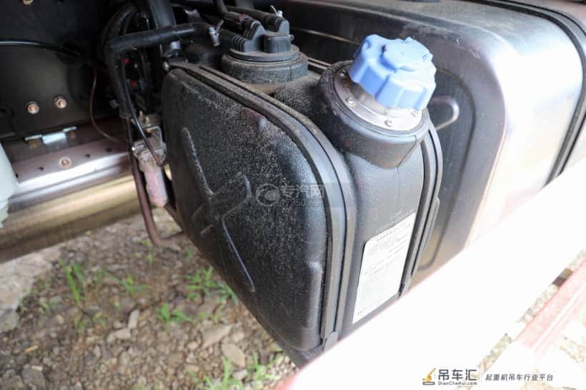 东风华神T5前四后八20吨折臂随车吊