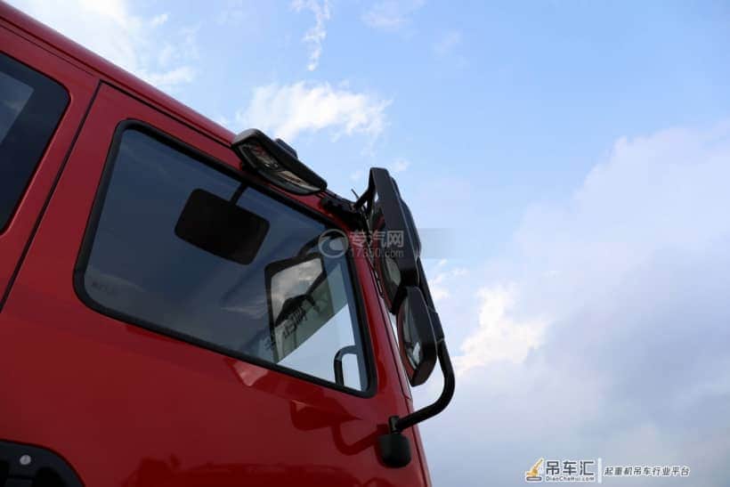 东风华神T5前四后八20吨折臂随车吊