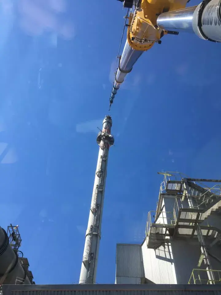 120米吊臂全伸，吊臂笔挺不弯曲，进口车让人惊叹