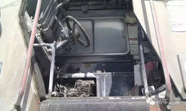 竟然有半架的利勃海尔吊车，真是头回见