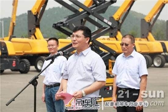 强强再联手!50余台徐工“起+高”设备,落户上海振华重工