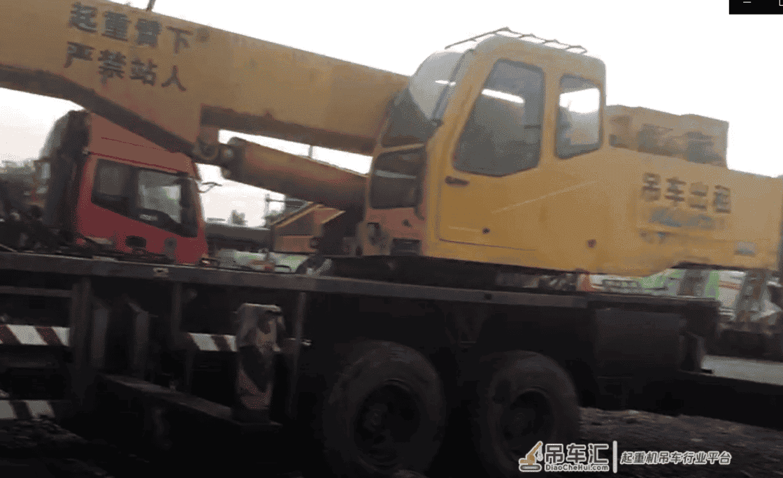 牛人拼凑吊车:下车20吨中联,上车25吨长江...