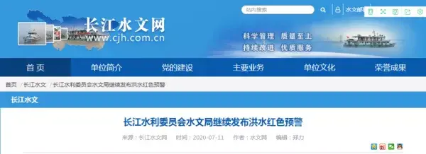 全国多地爆发洪水!只能眼睁睁的看着吊车被淹...