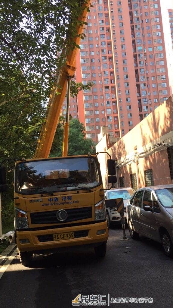 武汉吊车出租学校外墙维修案例