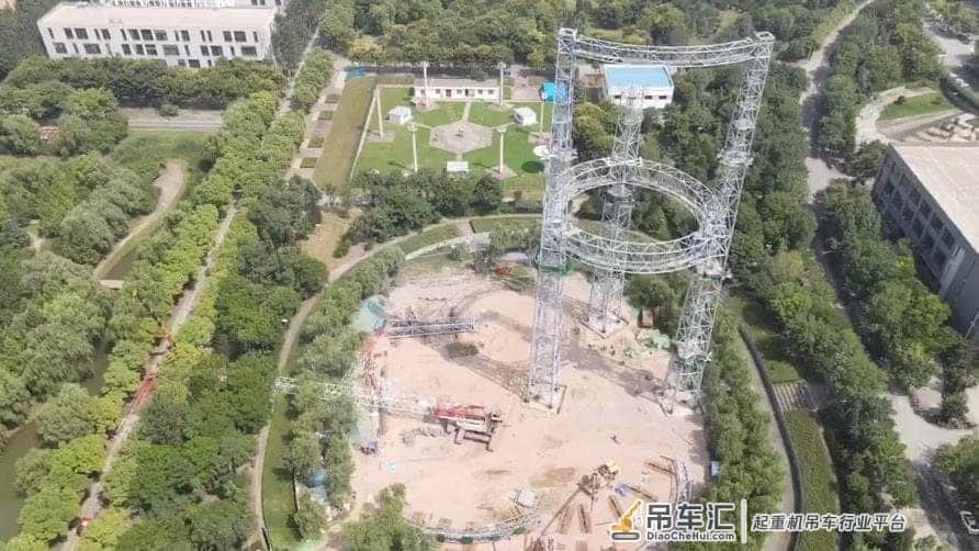 西安一大学工地吊车倒塌 伤亡人数暂时不明