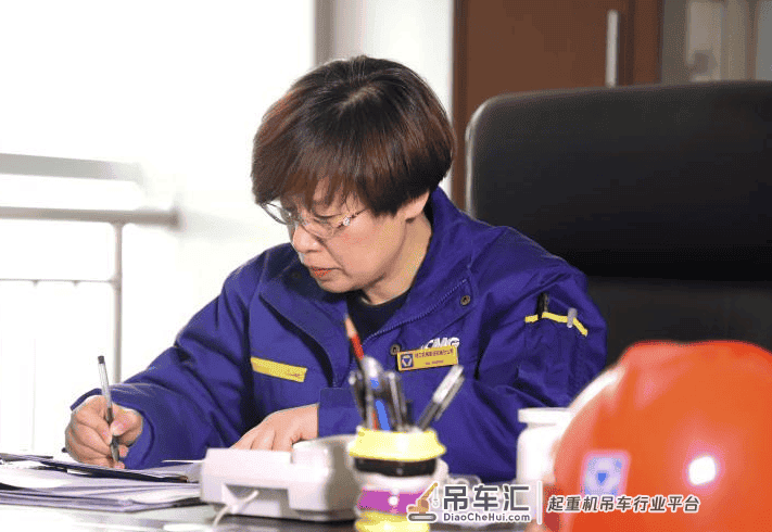 从被德国奚落嘲笑,到研发出4000吨级起重机,科学家孙丽不容易