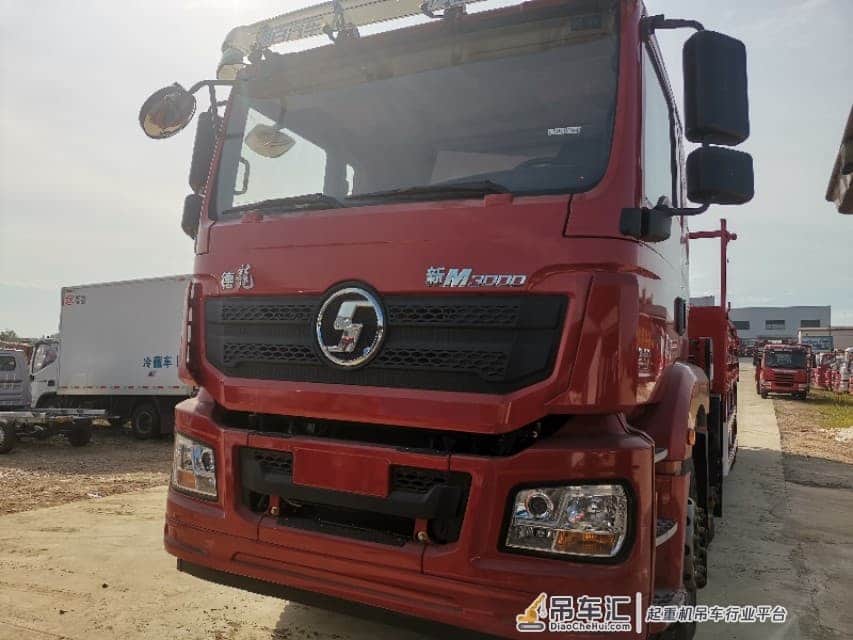 陕汽德龙(新M3000)前四后八长兴30吨折臂随车吊