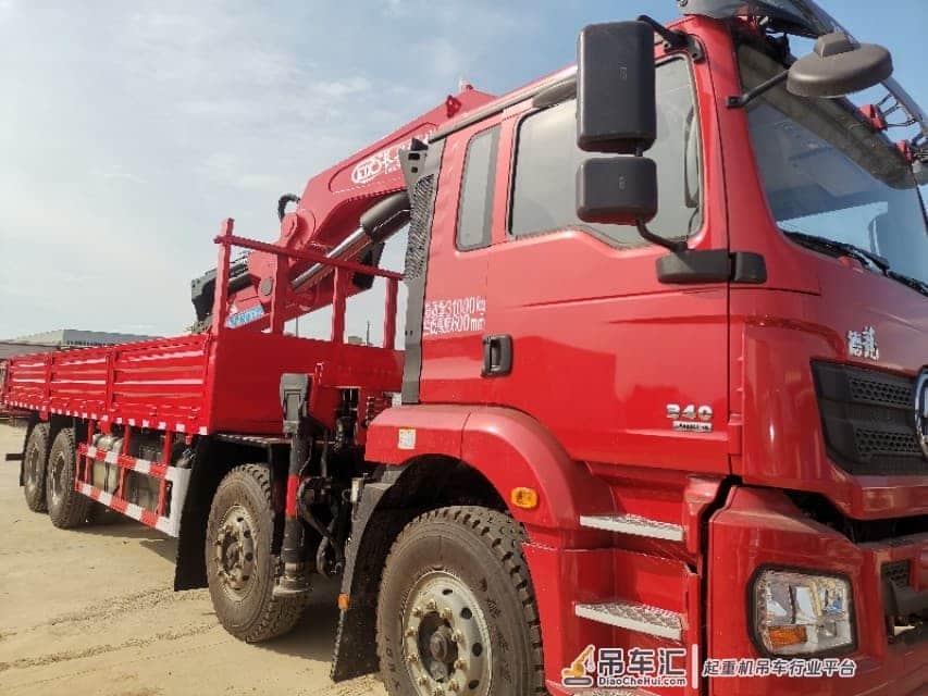 陕汽德龙(新M3000)前四后八长兴30吨折臂随车吊