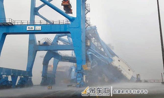 一周之内第二起垮塌事故,印度三座韩国制造巨型吊车被吹翻,要不要来找振华买新品?