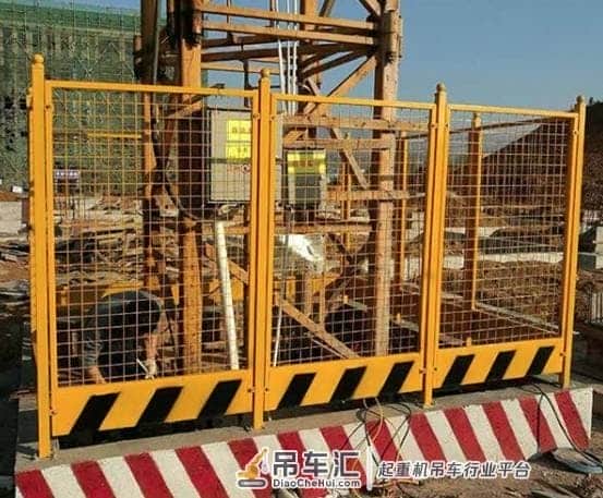 ?塔吊安全防护栏设置规范