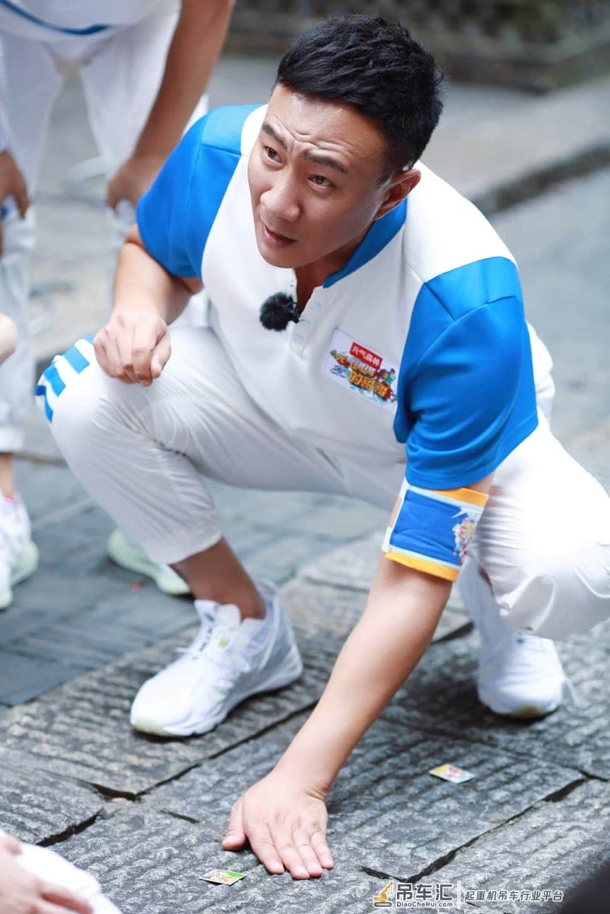 《元气满满的哥哥》玩大了 起重机做弹弓考验最强瞄准力