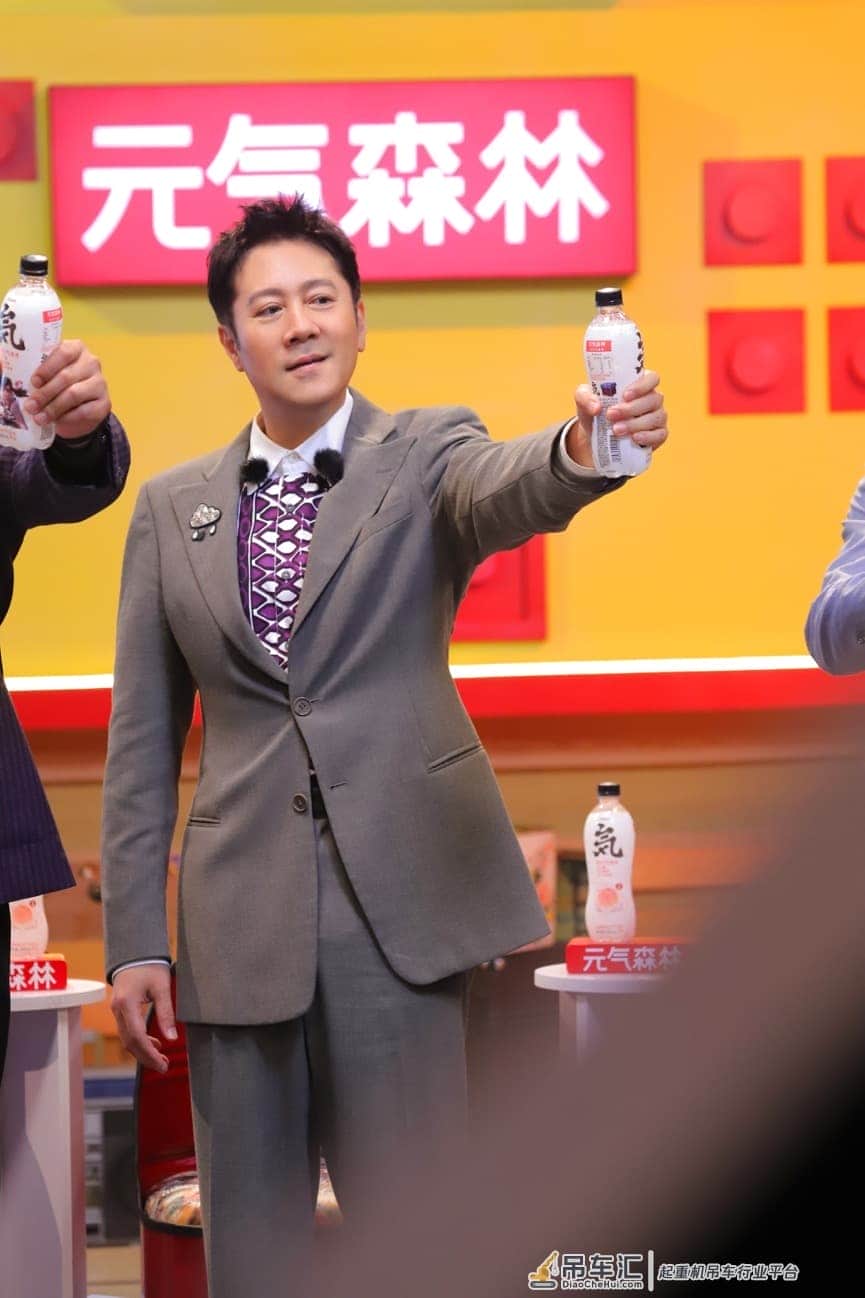 《元气满满的哥哥》玩大了 起重机做弹弓考验最强瞄准力