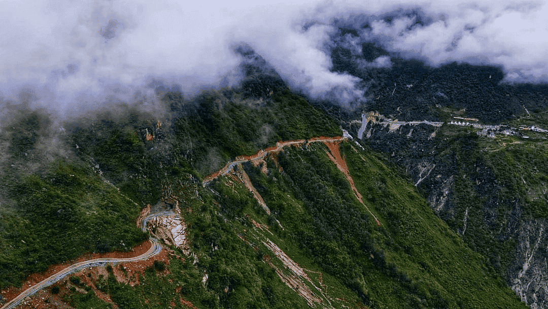 徐工参建!全国最后一个不通公路的村,通了!
