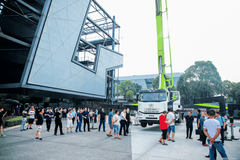 近百万人“围观”,国产底盘泵车之光,中联重科两大爆款再圈粉