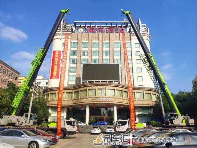 中联重科工程起重机公司 大吨位起重机交车庆典仪式在深圳市举行