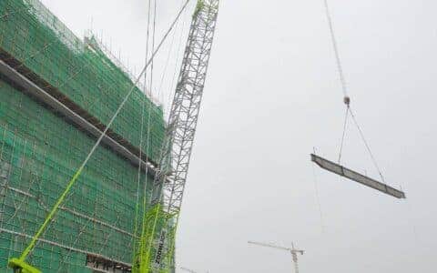 创建设新速度 中联重科履带起重机助四川轻化工大学建设