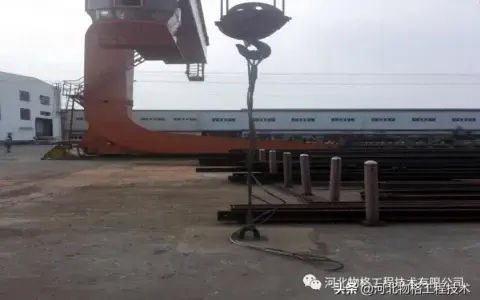 露天龙门起重机不规范的锚固措施带来的安全隐患