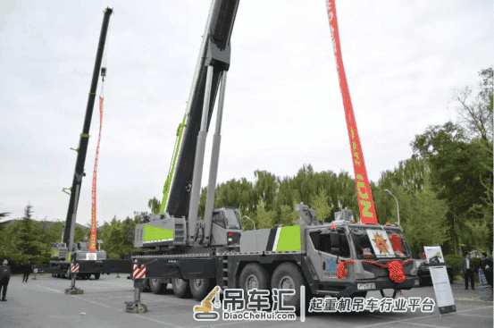 网红400吨极光绿，凭啥成为国庆阅兵专用保障车？