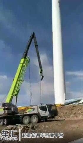 又一起风电吊装事故!叶片均损坏 另有两辆吊车、一辆轿车受损