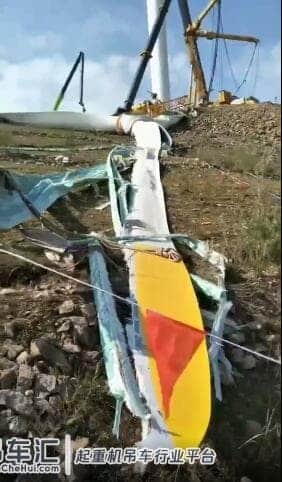 又一起风电吊装事故!叶片均损坏 另有两辆吊车、一辆轿车受损