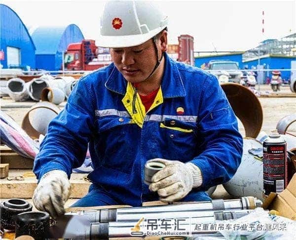 “吊车医生”——毛立青的工作缩影