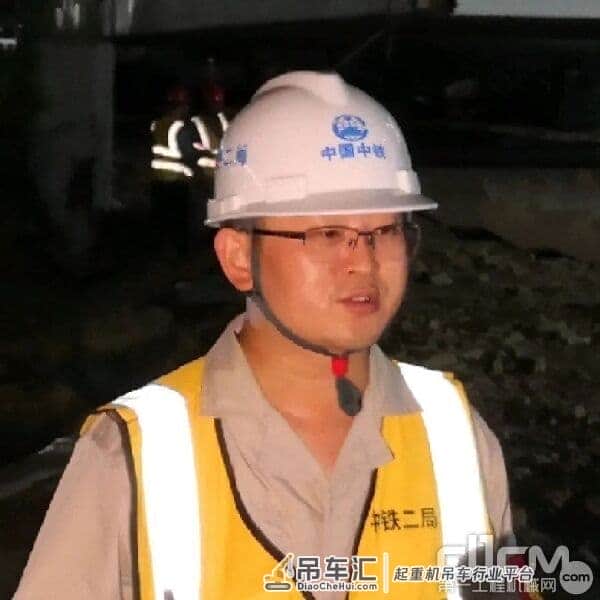 横跨12轨道，擎天巨擘三一SCC20000A履带吊首秀潍坊
