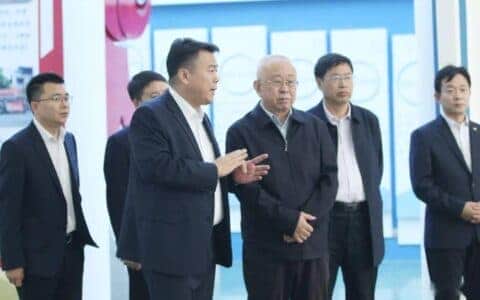 中国重型机械工业协会常务副理事长景晓波、重机协会桥式起重机专业委员会理事长孙吉泽一行莅临大方调研指导工作
