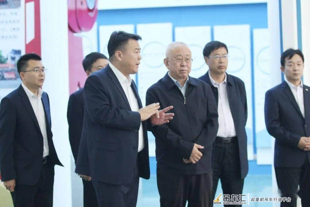 中国重型机械工业协会常务副理事长景晓波、重机协会桥式起重机专业委员会理事长孙吉泽一行莅临大方调研指导工作