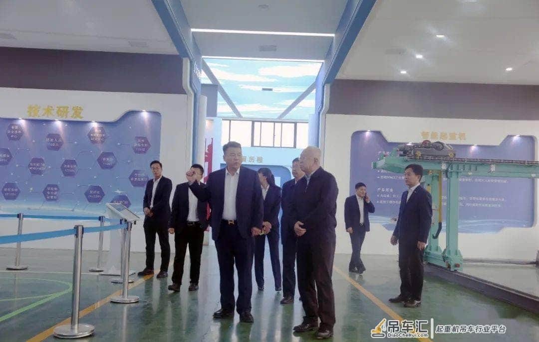 中国重型机械工业协会常务副理事长景晓波、重机协会桥式起重机专业委员会理事长孙吉泽一行莅临大方调研指导工作