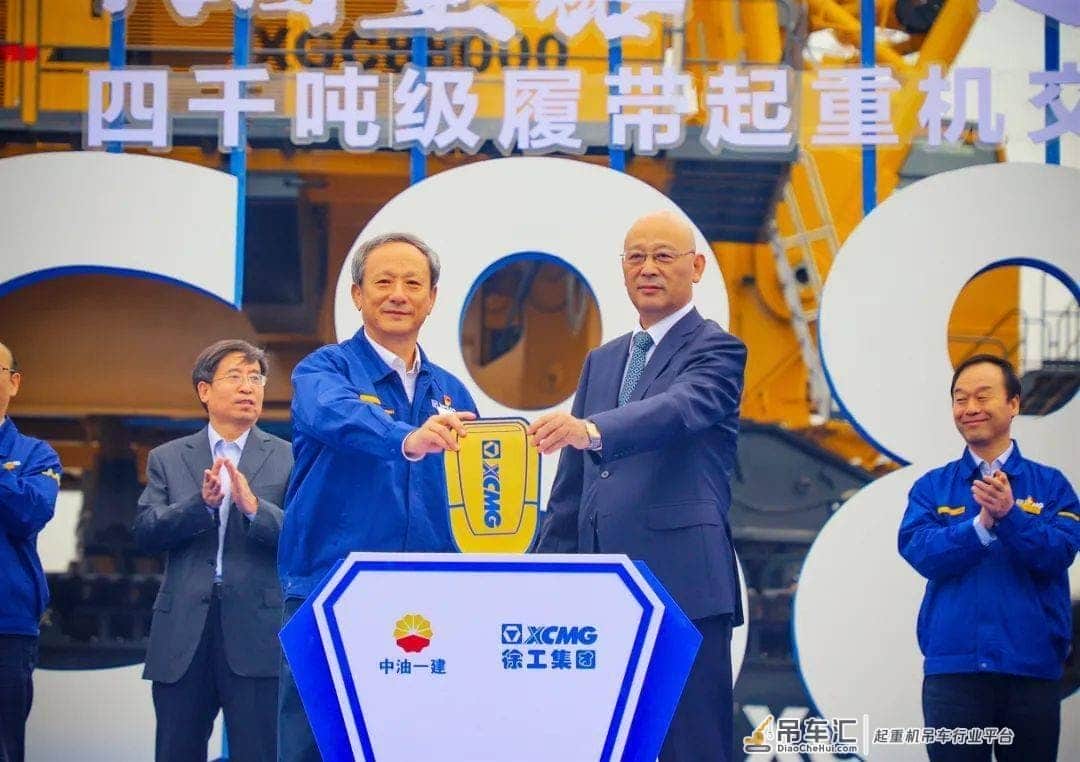 刚刚!“世界第一吊”四千吨级履带起重机落户公司!