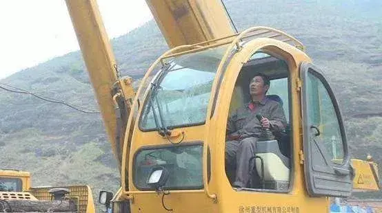给国企开吊车和给私人开吊车有哪些区别?看完就明白了...