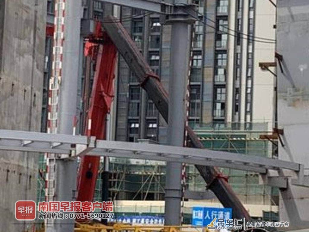 南宁一工地吊车突然“断臂”,所幸未造成人员伤亡