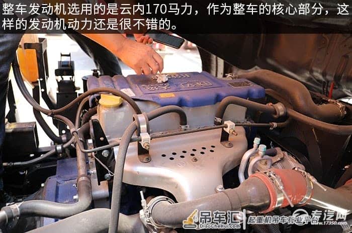 经济实惠 大运奥普力国五4400轴距排半8吨直臂随车吊评测