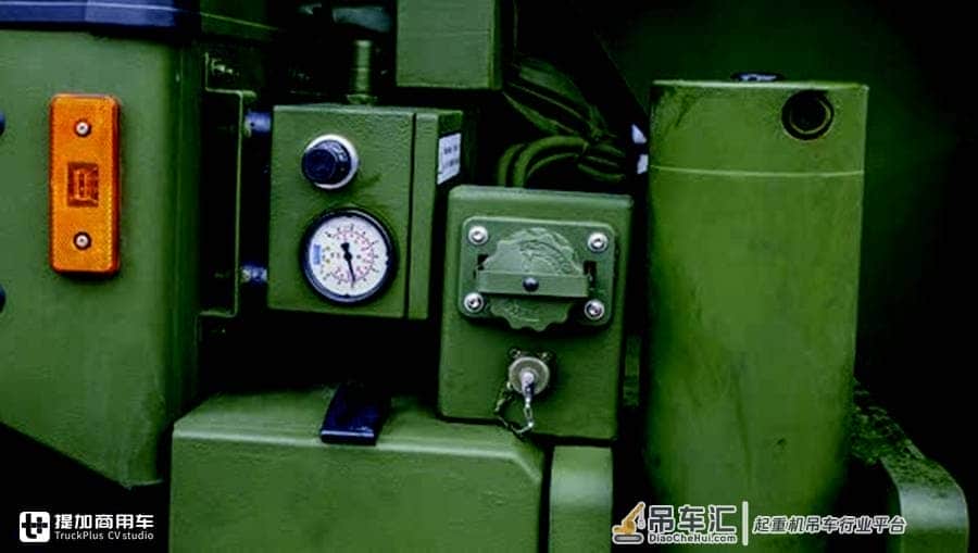 德国陆军的新锐坐骑,利勃海尔G-BKF装甲救援起重机的那些事