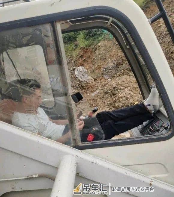 吊车老板和吊车司机,谁才是最愁的人?