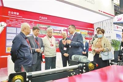 全球“起重机家族”集体亮相新乡长垣