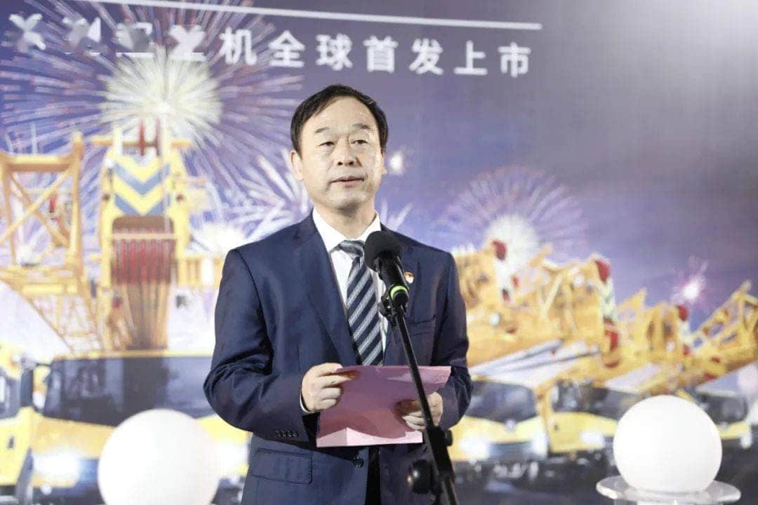 点击进入看图评论 震撼来袭!徐工起重机KC系列新品集结,上演超燃灯光秀!