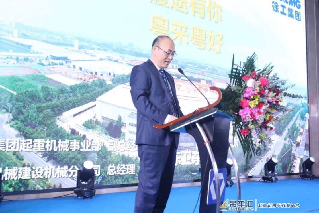 徐工履带起重机圣诞狂欢答谢会签单近3亿