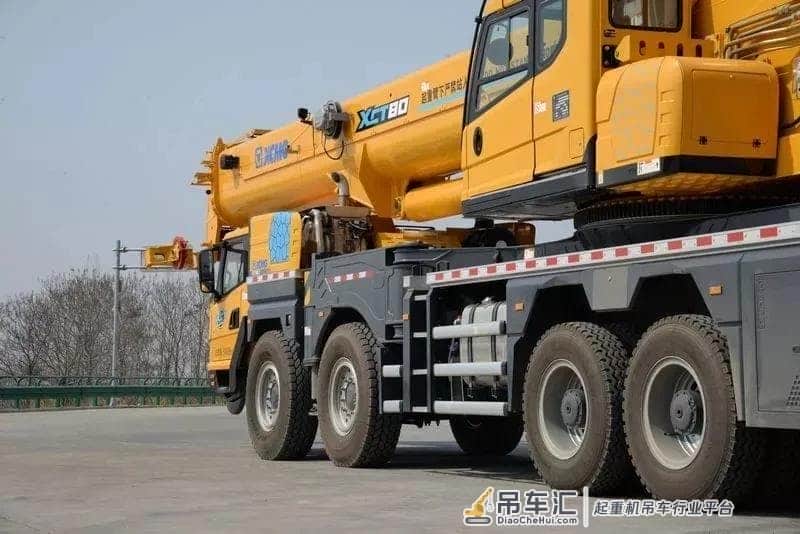 25吨吊车“打脸”还不够,80吨也要扇上一巴掌