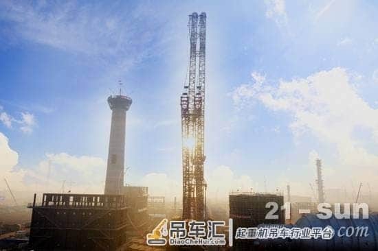 全球唯一!徐工第三台4000吨履带起重机首吊!