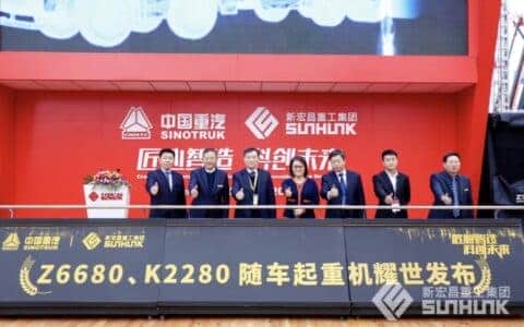 中国重汽&宏昌天马系列大吨位随车起重机宝马展发布