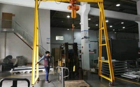 简易手推移动龙门架和小型电动活动龙门吊用哪种起重葫芦好