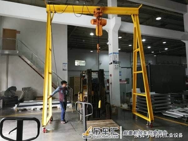 简易手推移动龙门架和小型电动活动龙门吊用哪种起重葫芦好