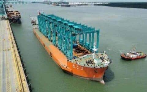 上海振华重工10台市电轮胎吊顺利交付
