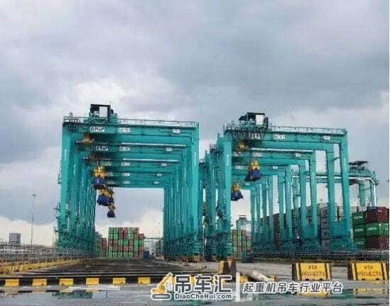 上海振华重工10台市电轮胎吊顺利交付