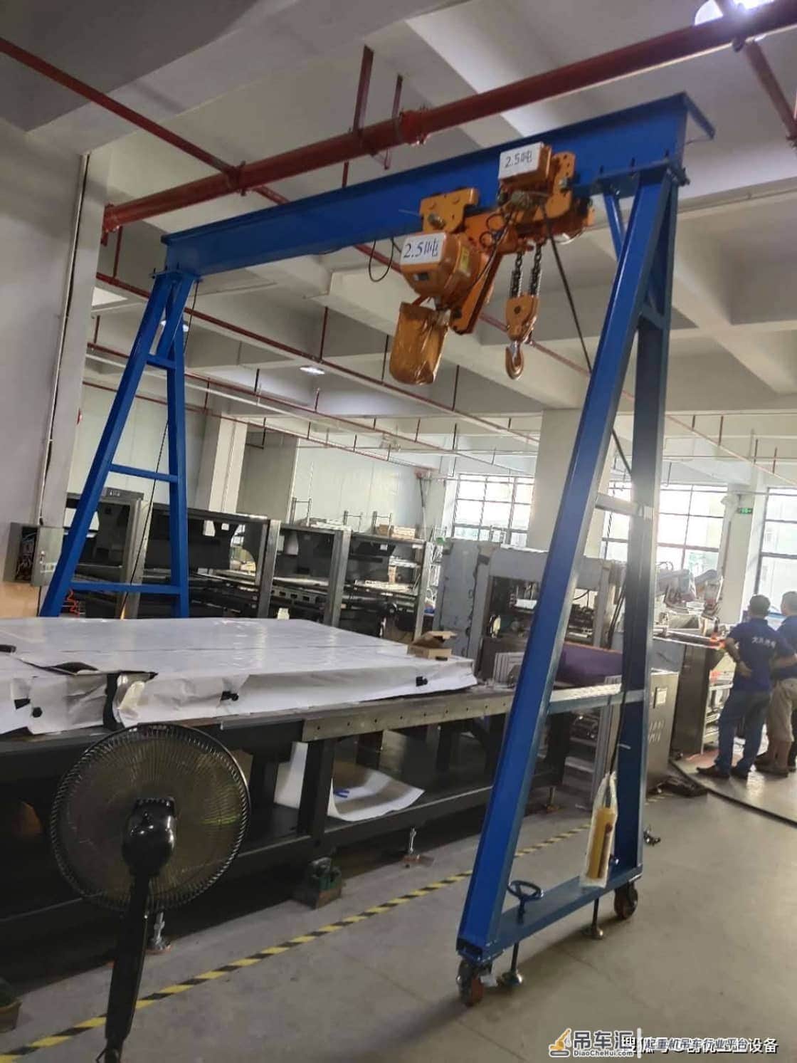 移动式悬臂吊_旋臂吊起重机如何操作