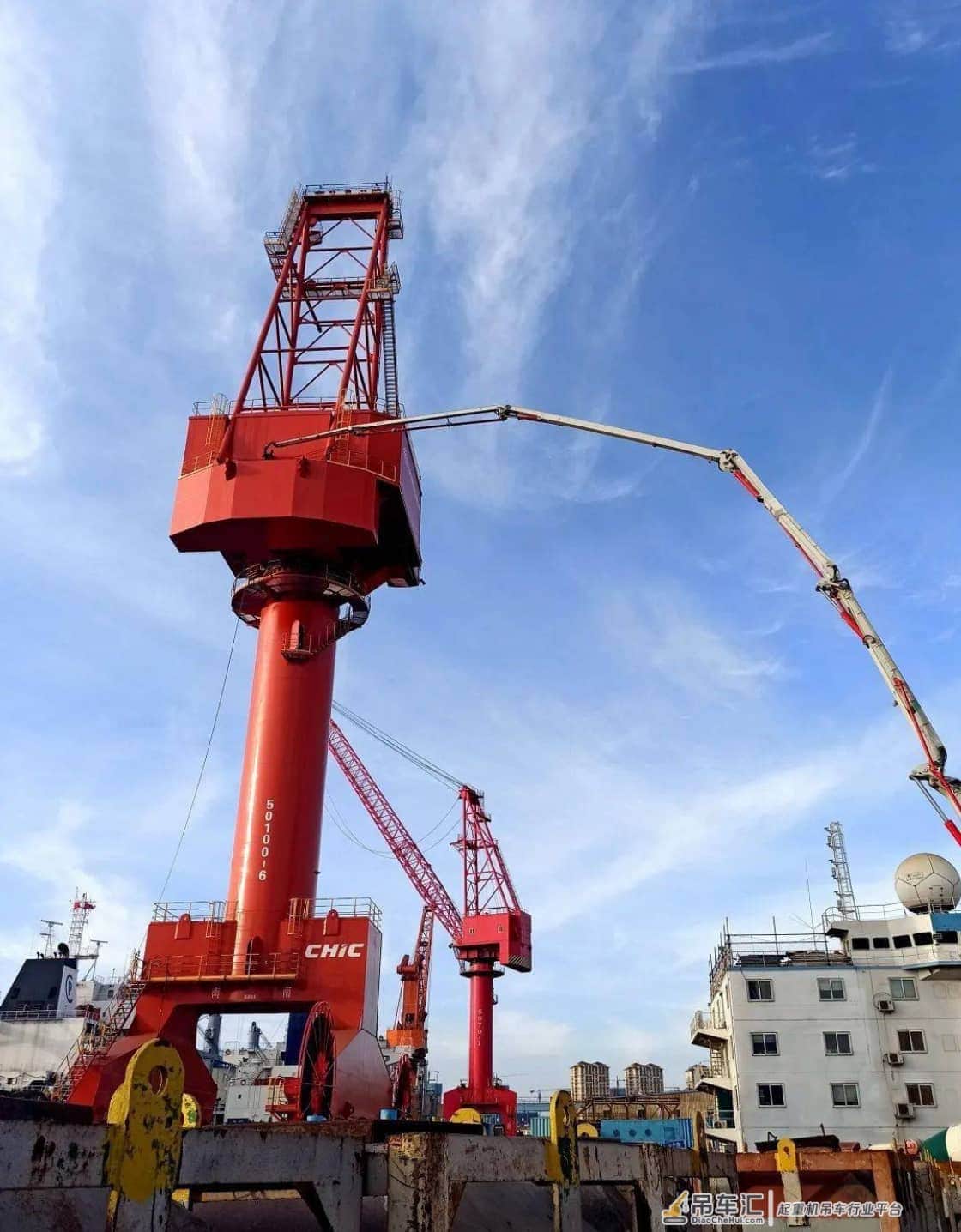 2000小时!——大连中远海运重工移迁大型门座式起重机运行稳定