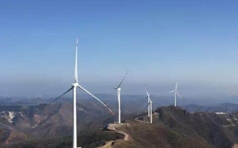 租个吊车，好的，租金交一下，3000万